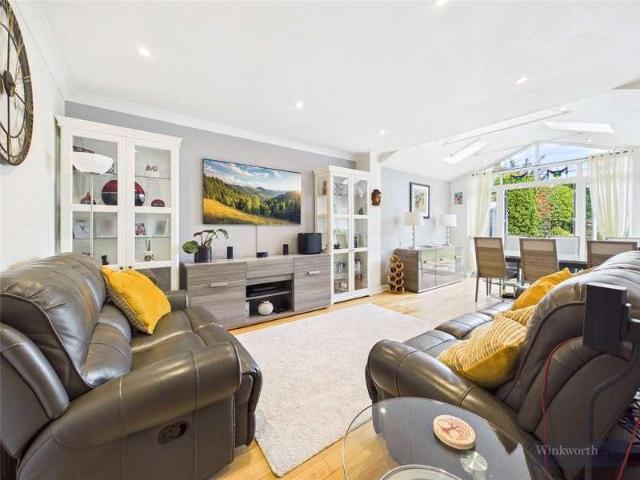 4 bed house for sale