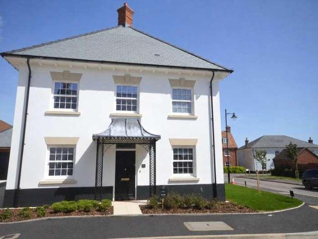 4 bed house for sale