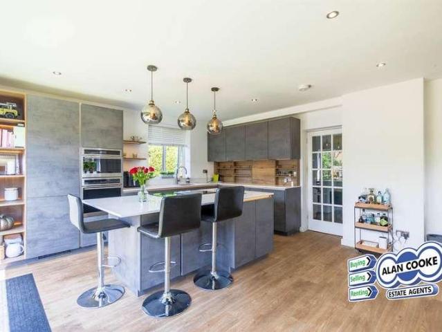 4 bed house for sale