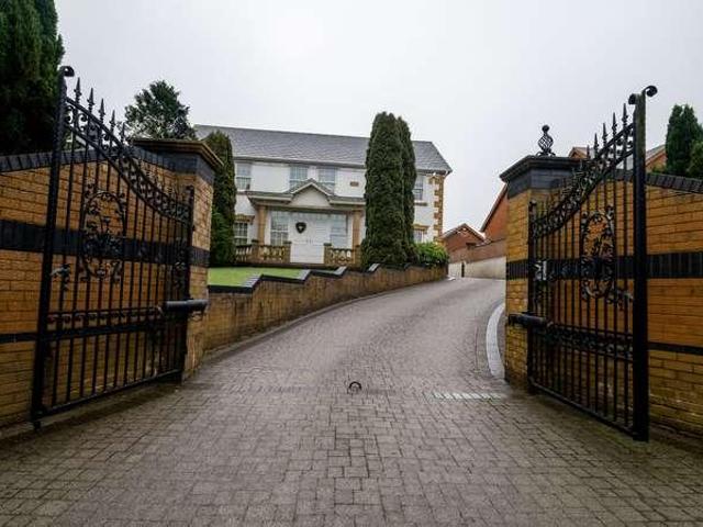 4 bed house for sale
