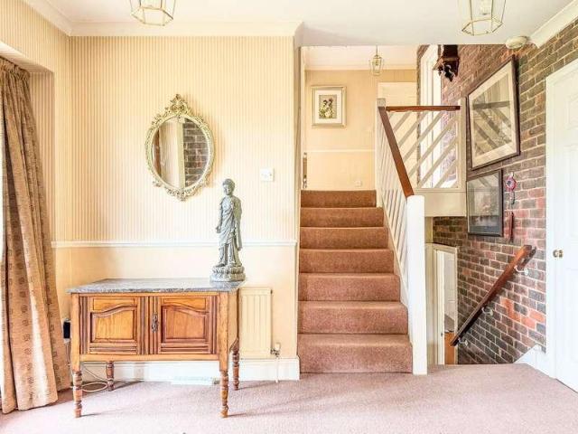 4 bed house for sale