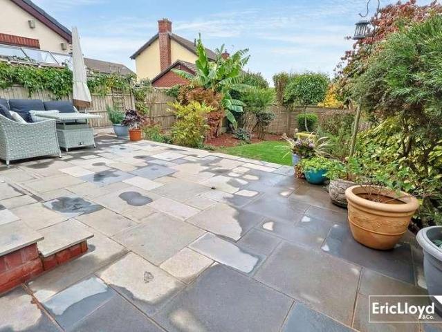 4 bed house for sale