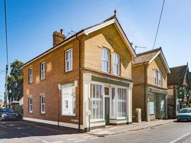 4 bed house for sale