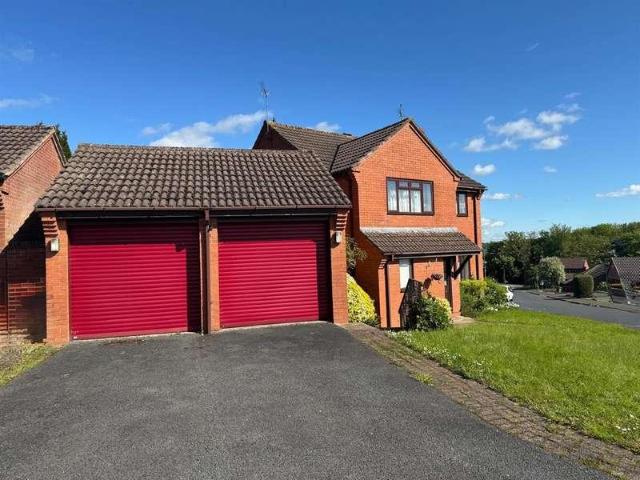 4 bed house for sale