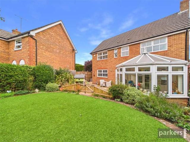 4 bed house for sale