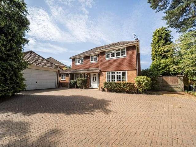 4 bed house for sale