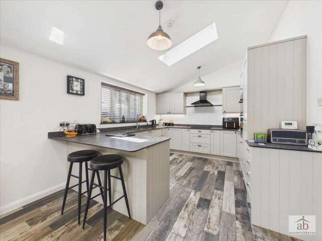 4 bed house for sale