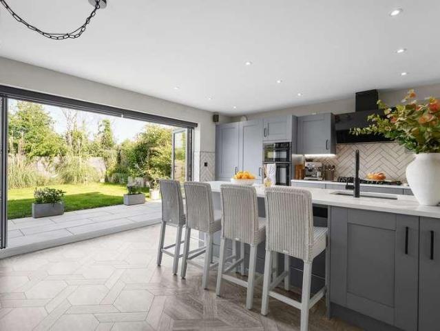 4 bed house for sale