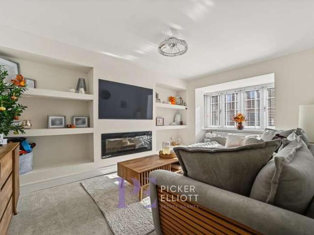 4 bed house for sale