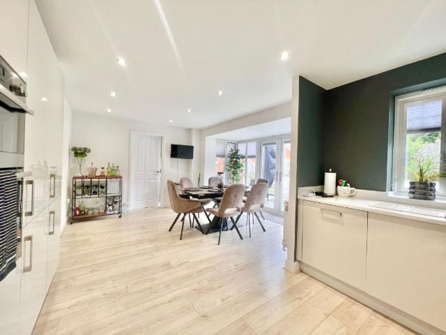 4 bed house for sale