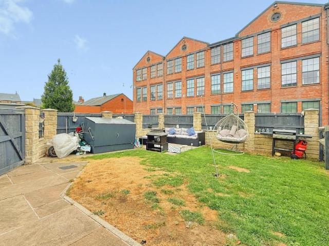 4 bed house for sale