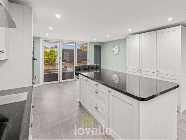 4 bed house for sale