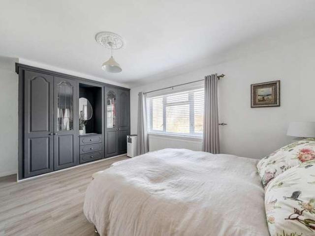 4 bed house for sale