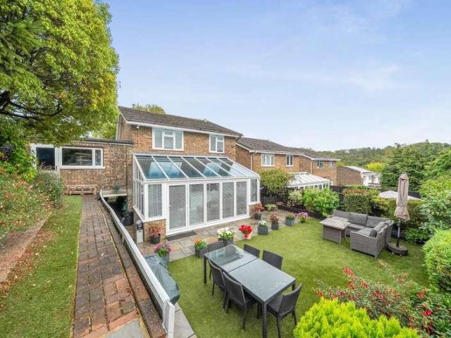4 bed house for sale