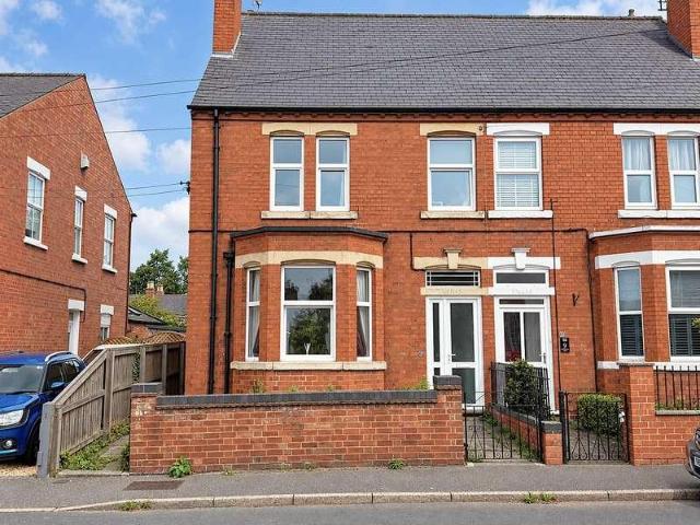 4 bed house for sale