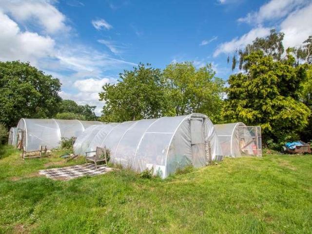 4 bed house for sale