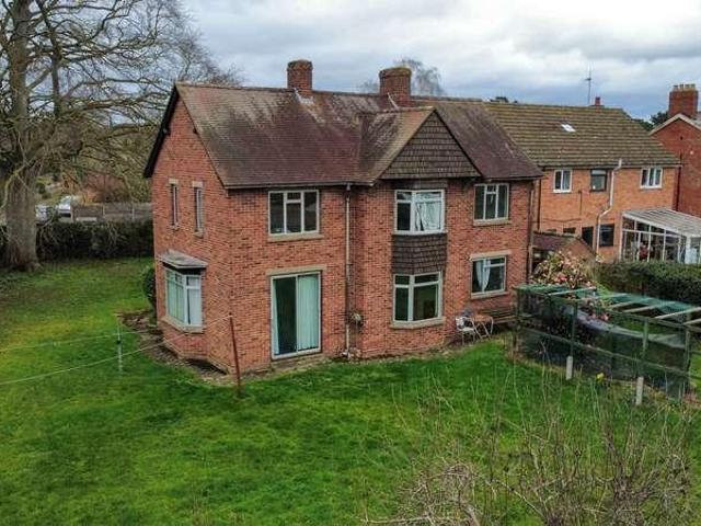 4 bed house for sale