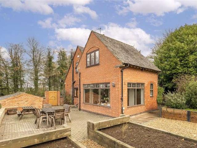 4 bed house for sale