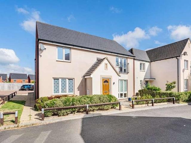 4 bed house for sale