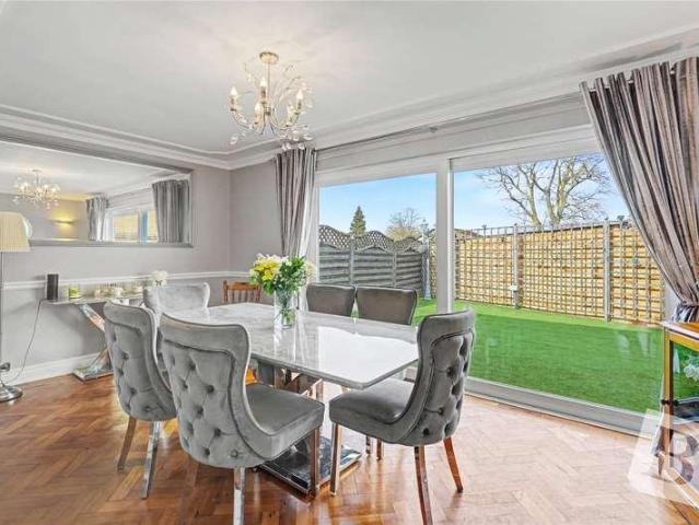 4 bed house for sale