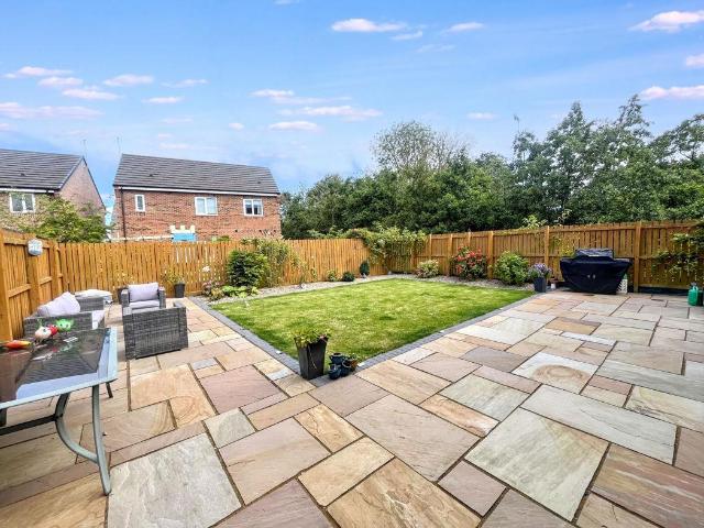4 bed house for sale