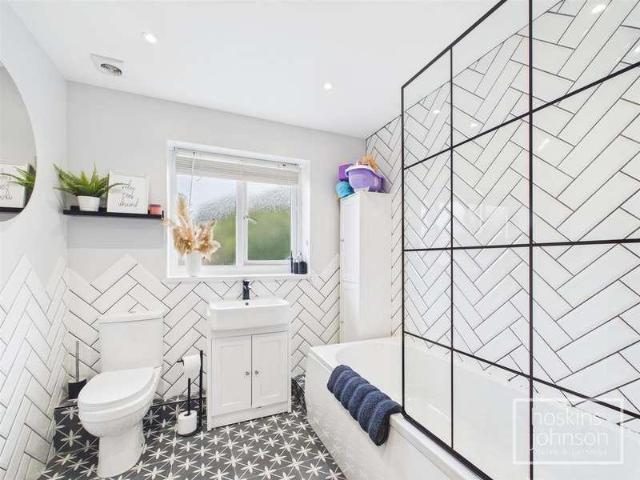 4 bed house for sale