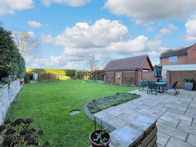 4 bed house for sale
