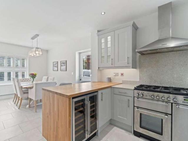 4 bed house for sale