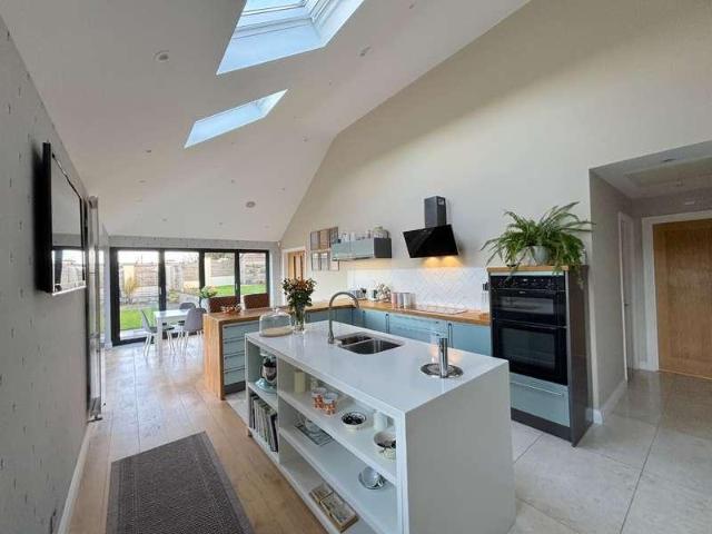 4 bed house for sale