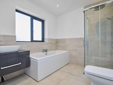 4 bed house for sale