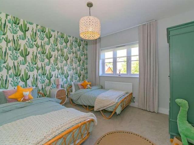 4 bed house for sale
