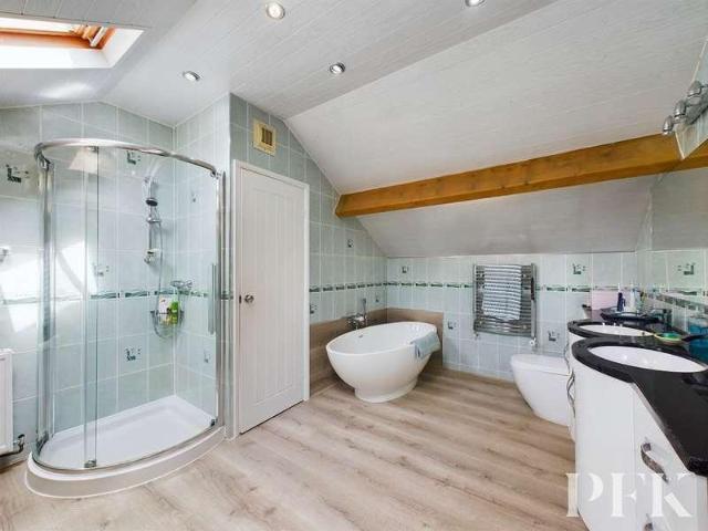 4 bed house for sale