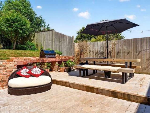 4 bed house for sale