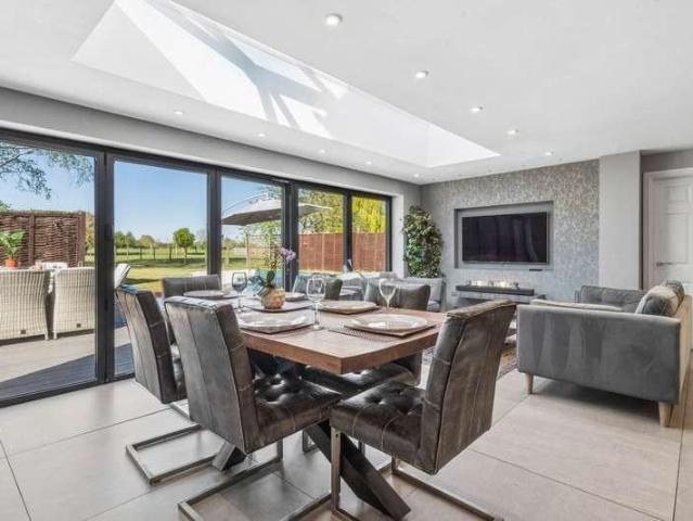 4 bed house for sale