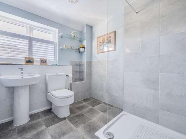 4 bed house for sale
