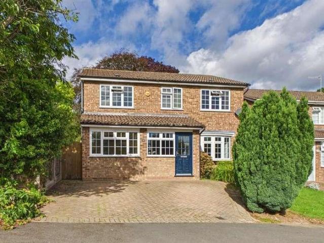 4 bed house for sale