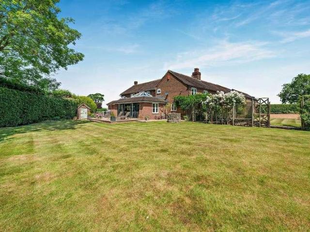 4 bed house for sale