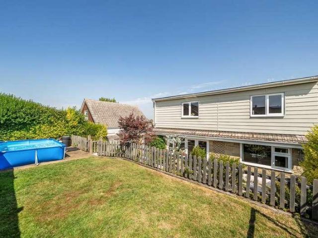 4 bed house for sale