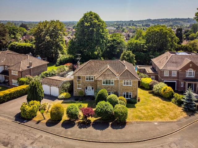 4 bed house for sale