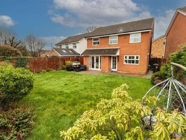 4 bed house for sale