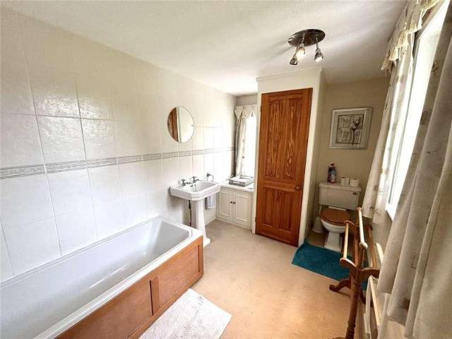 4 bed house for sale