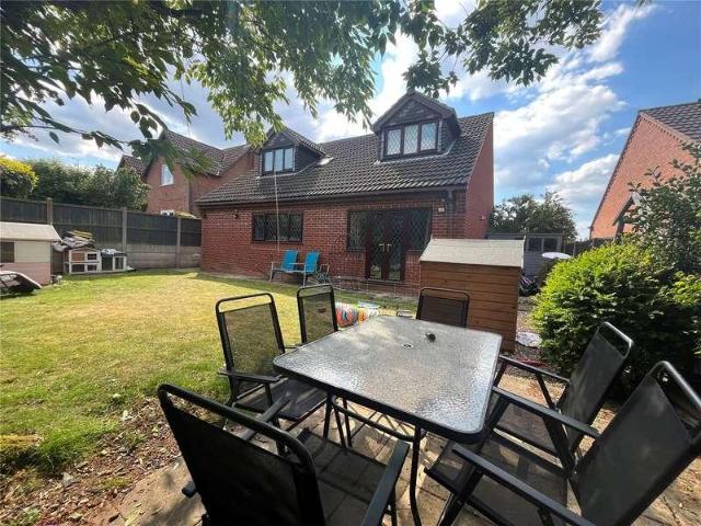 4 bed house for sale