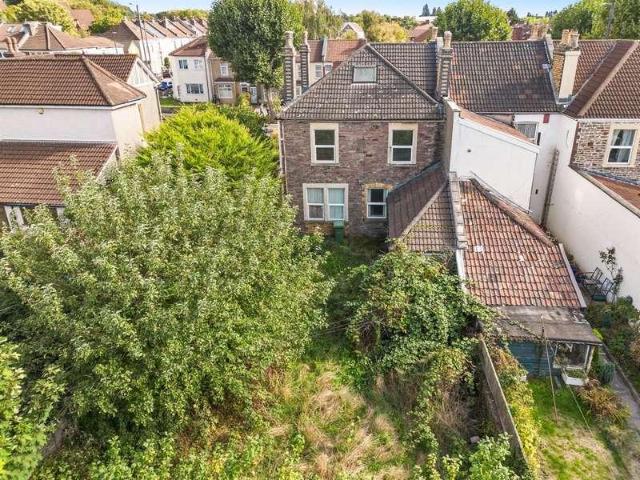4 bed house for sale
