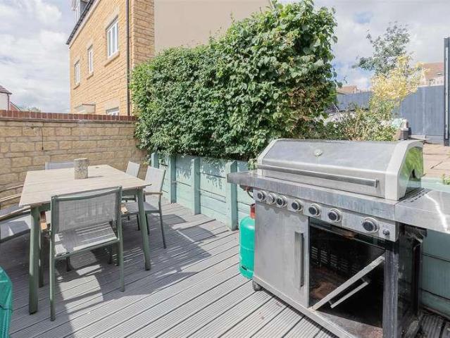 4 bed house for sale