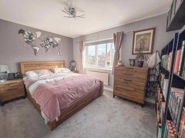 4 bed house for sale