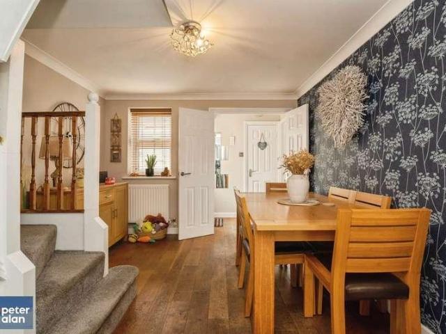 4 bed house for sale