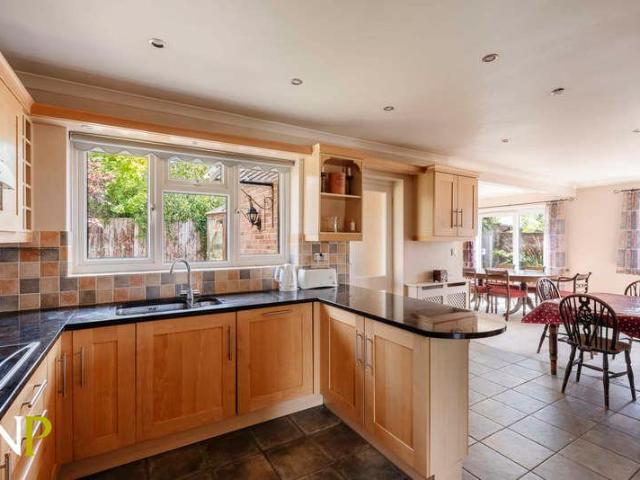 4 bed house for sale