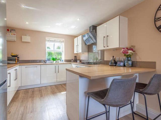 4 bed house for sale