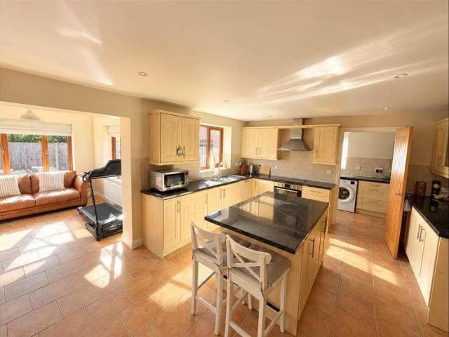 4 bed house for sale