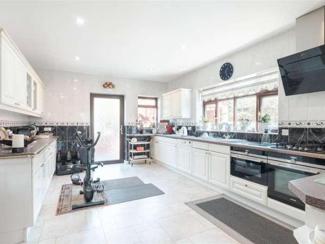 4 bed house for sale